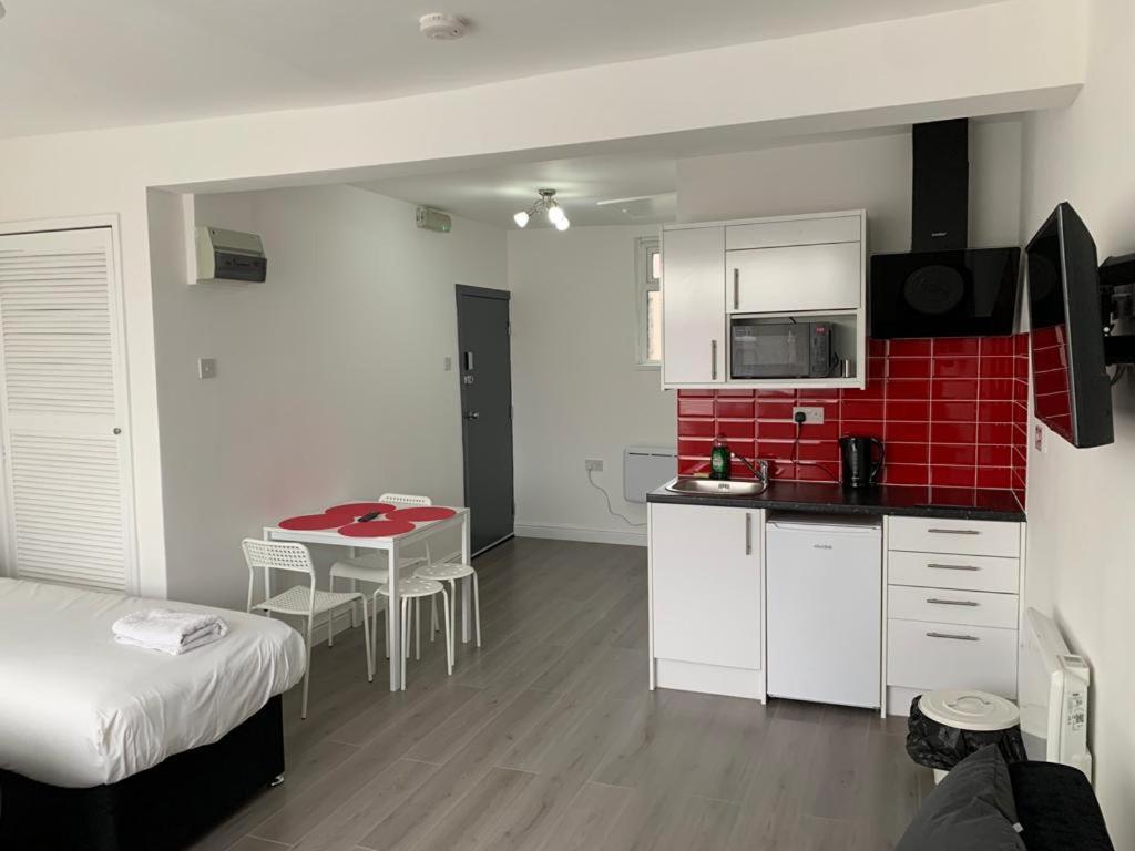 Comfortable - Cosy - Budget Studios In City Center London Exterior foto